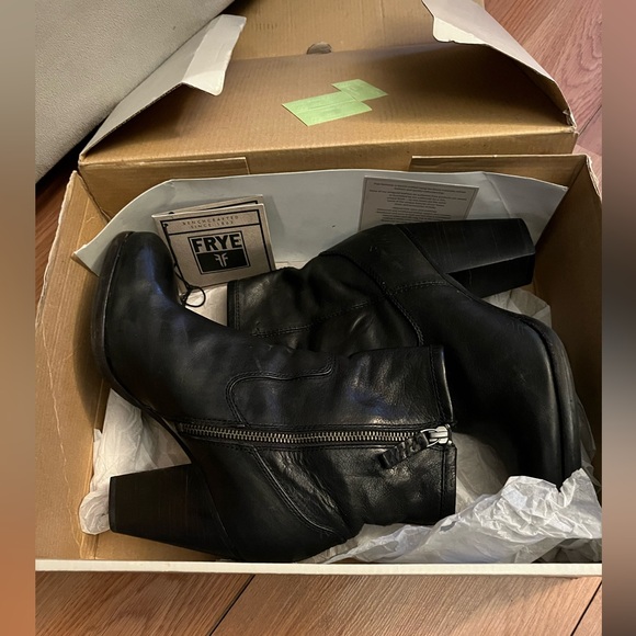 Frye Boots Patty Artisan Zip Leather Women’s Bootie Black Classic Size 8.5 - Picture 6 of 10